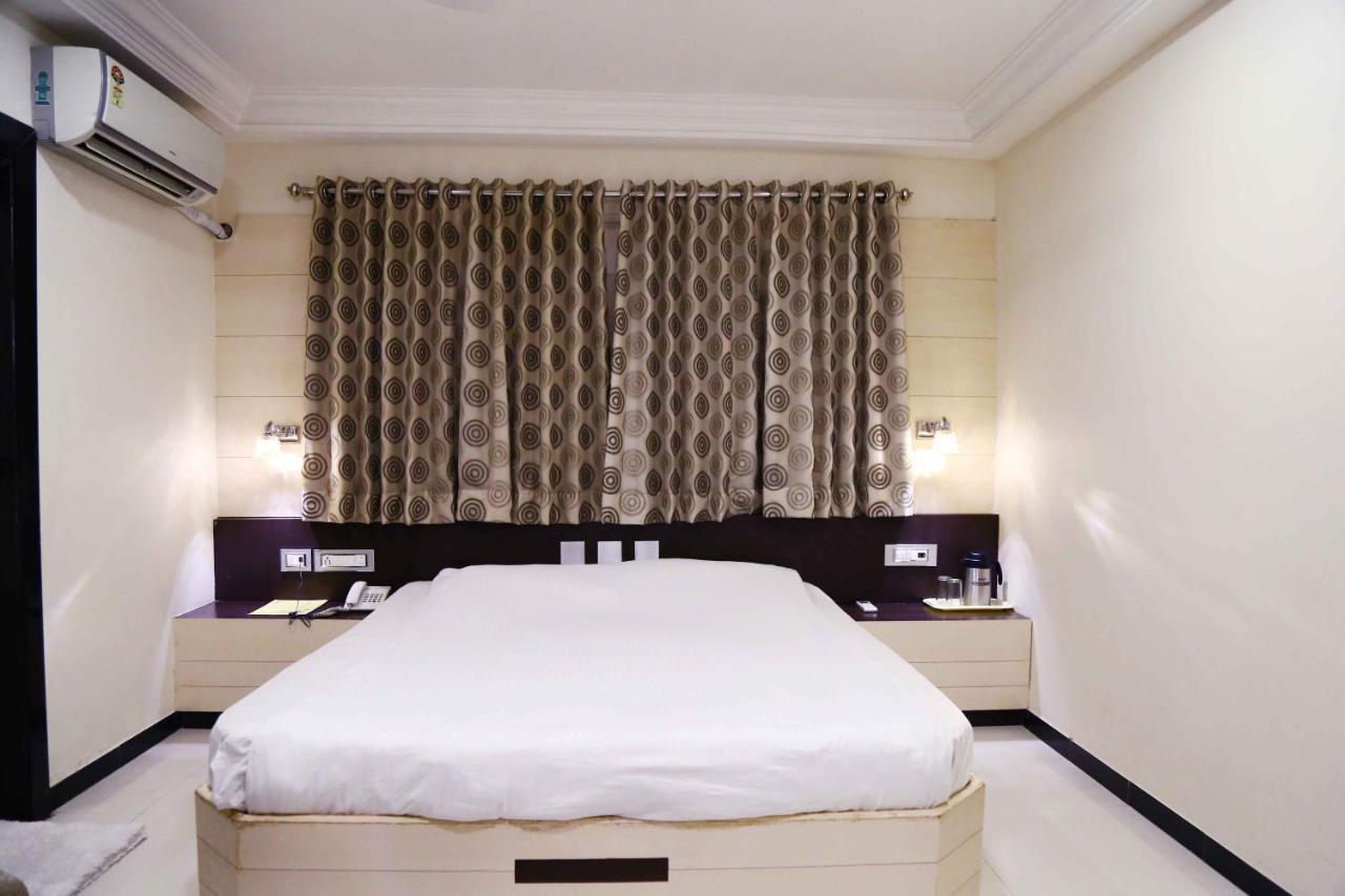 Hotel Regency Dzsámnagar Kültér fotó