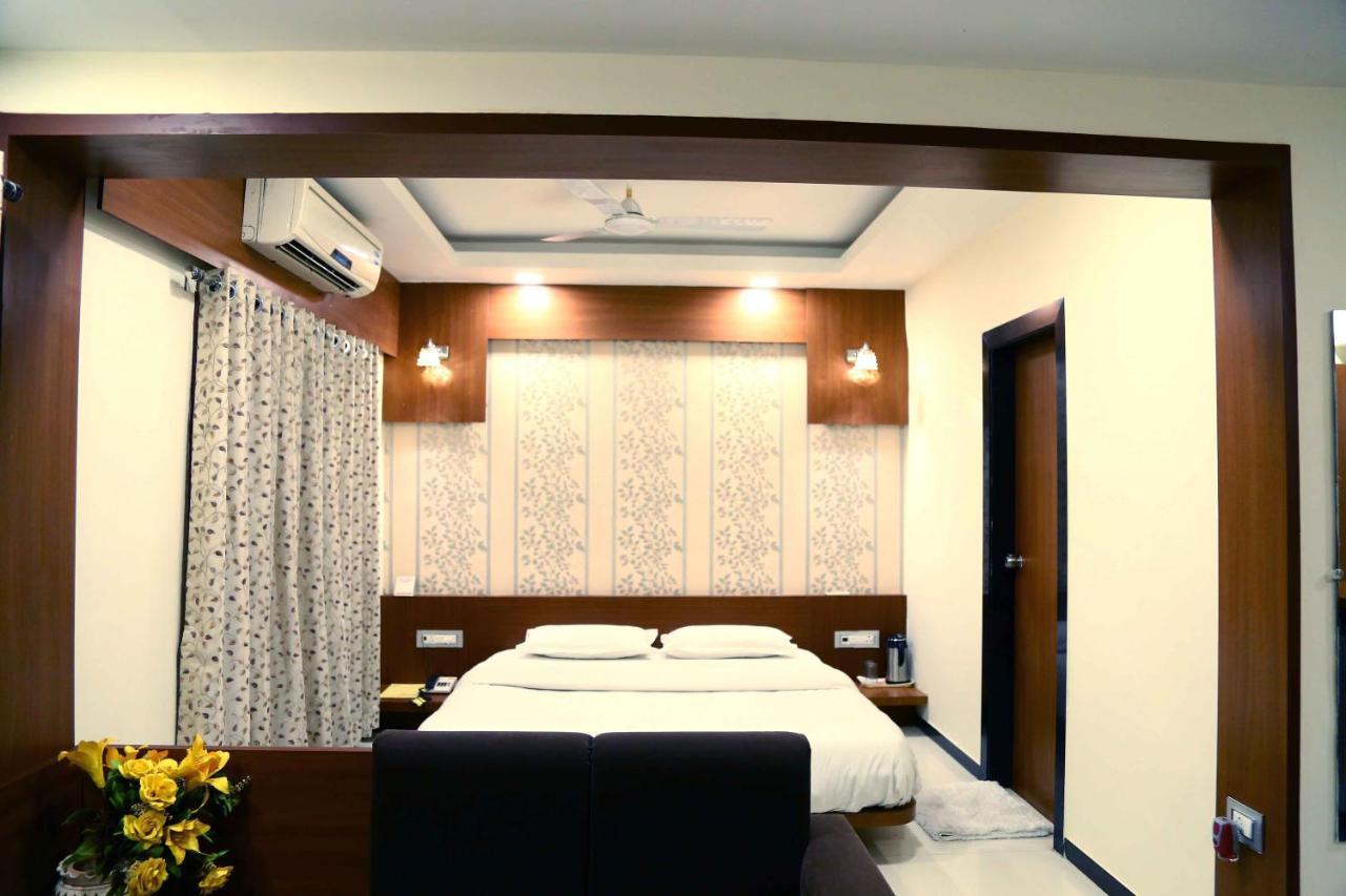 Hotel Regency Dzsámnagar Kültér fotó
