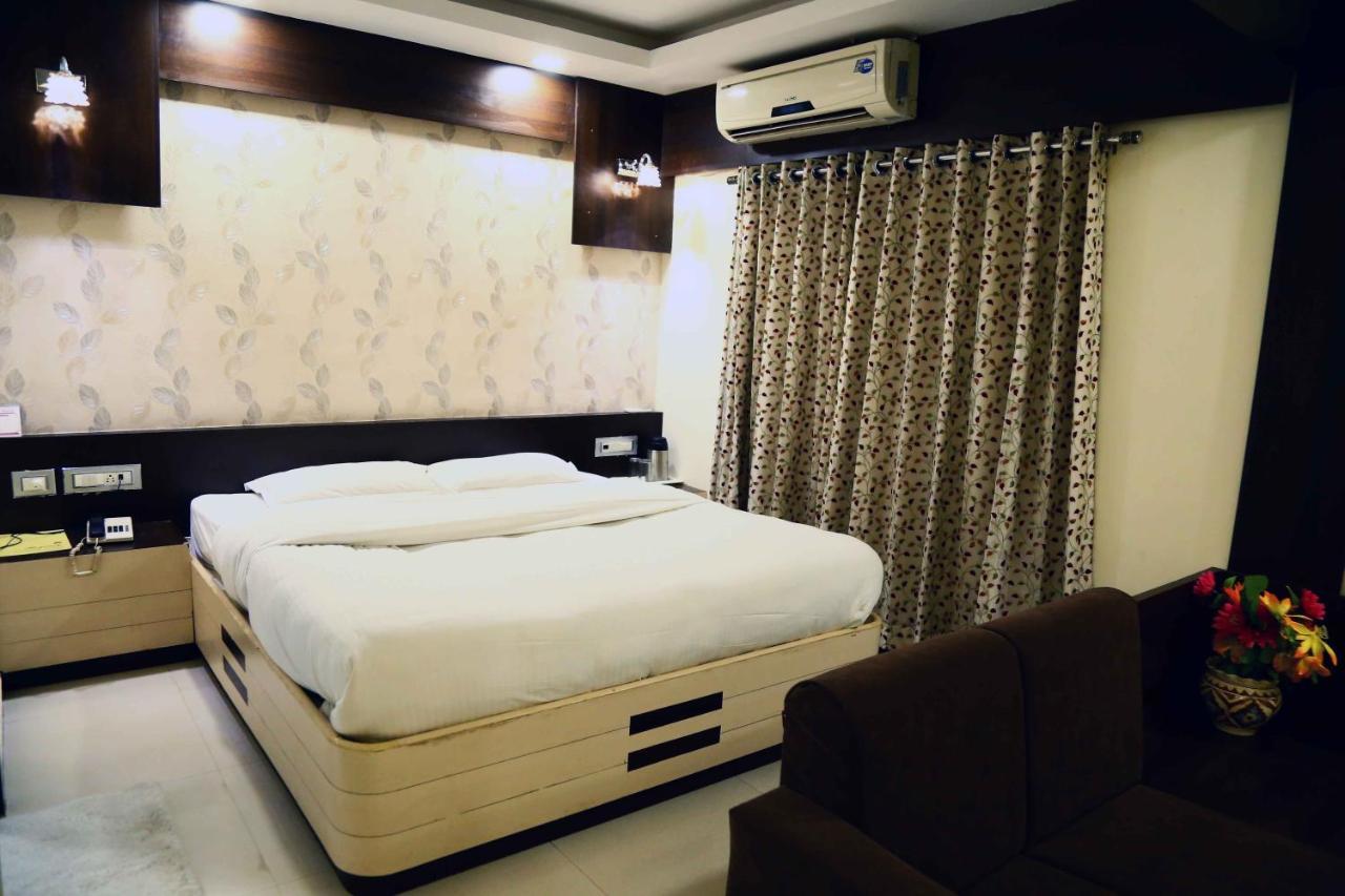 Hotel Regency Dzsámnagar Kültér fotó
